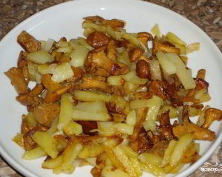 Лисички, жареные с картошкой