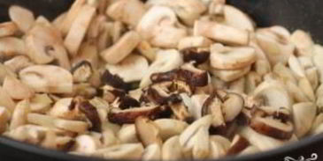 шампиньоны в горшочках