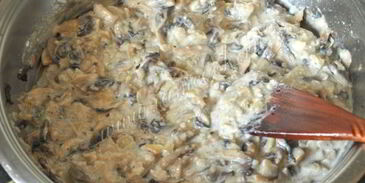 шампиньоны в сливочном соусе