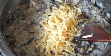 шампиньоны в сливочном соусе