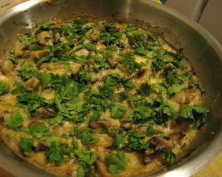 Шампиньоны запеченные под сметанно-сырным соусом