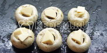 запеченные шампиньоны с сыром