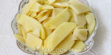 жареные грибы с картошкой на сковороде