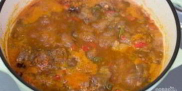 гуляш из говядины и кислой капусты