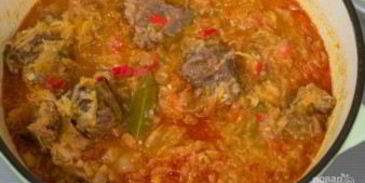 гуляш из говядины и кислой капусты