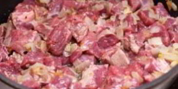 гуляш из говядины с картошкой