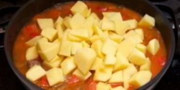 гуляш из говядины с картошкой
