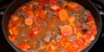 гуляш из говядины с картошкой