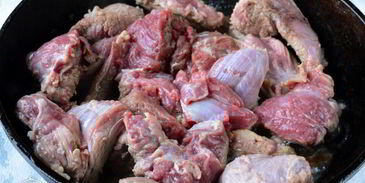 гуляш из говядины с подливкой