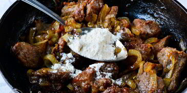 гуляш из говядины с подливкой