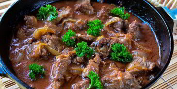 гуляш из говядины с подливкой