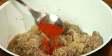 гуляш из говядины с томатной пастой