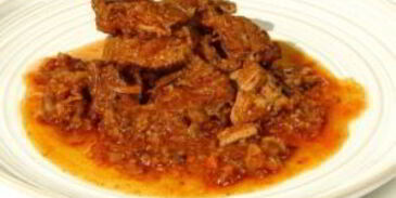 гуляш из говядины с томатной пастой