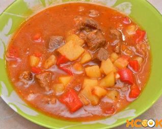 Гуляш из говядины в мультиварке