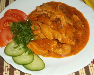 Гуляш из куриного филе