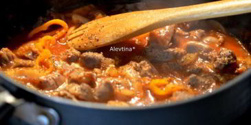 гуляш из куриных желудков