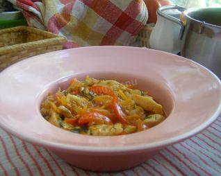 Гуляш из курицы в мультиварке