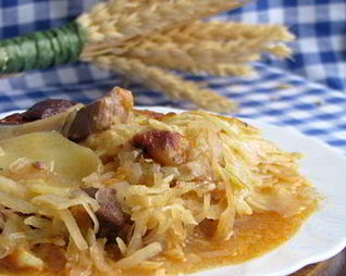 Гуляш из квашеной капусты под картофельным гратеном