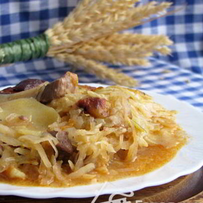 Гуляш из квашеной капусты под картофельным гратеном