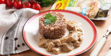 гуляш из телятины с маринованными огурчиками