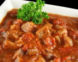 Гуляш с подливой