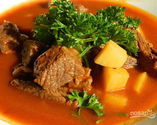 Гуляш со свининой в мультиварке