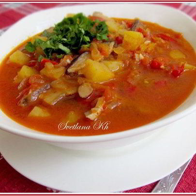 Постный суп-гуляш с грибами по-венгерски