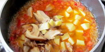 постный суп-гуляш с грибами по-венгерски