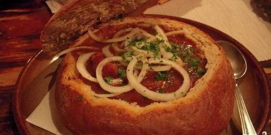 Рецепт венгерского супа-гуляша в хлебе