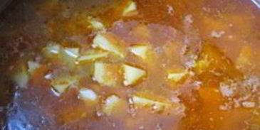 венгерский суп-гуляш в хлебе