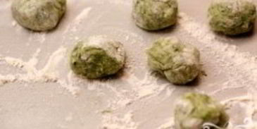 картофельные клецки со шпинатом