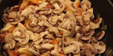 картофельные ньокки с куриным филе и грибами