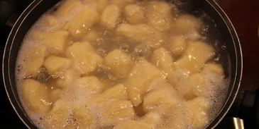 картофельные ньокки с куриным филе и грибами