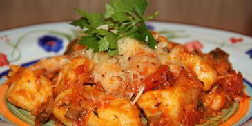 картофельные ньокки с куриным филе и грибами