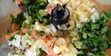 котлеты из двух видов рыб со сливочным соусом