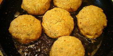 котлеты из двух видов рыб со сливочным соусом