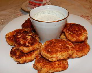 Котлеты из крабовых палочек со сметанным соусом