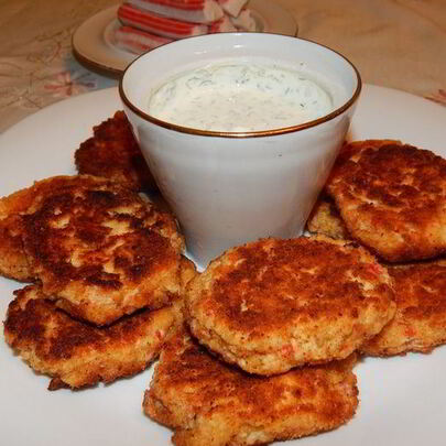 Котлеты из крабовых палочек со сметанным соусом