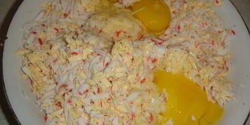 котлеты из крабовых палочек со сметанным соусом