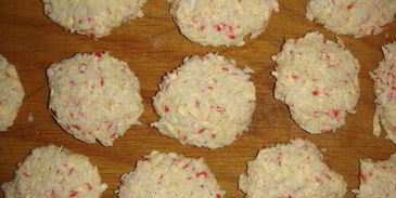 котлеты из крабовых палочек со сметанным соусом