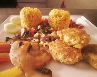 Котлеты из путассу с рисом и овощами