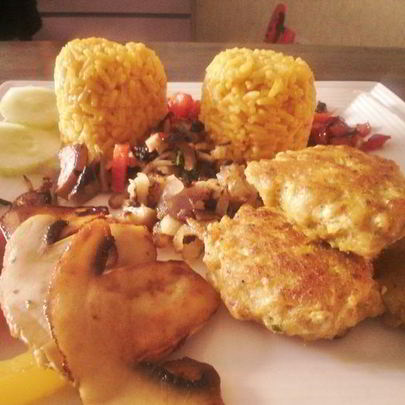 Котлеты из путассу с рисом и овощами