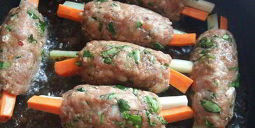 котлеты по-корейски на подушке из риса с овощами