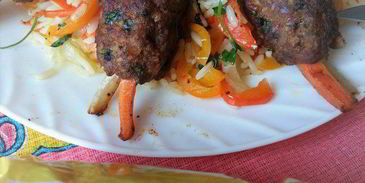 котлеты по-корейски на подушке из риса с овощами