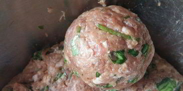 котлеты по-корейски на подушке из риса с овощами