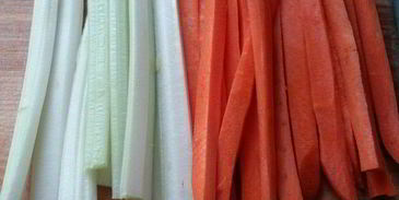 котлеты по-корейски на подушке из риса с овощами