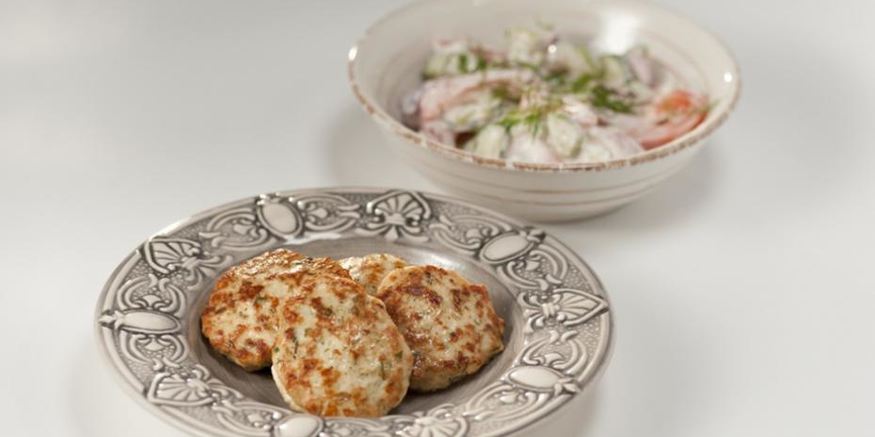 Рецепт куриных котлет с овощным салатом