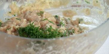 куриные котлеты с овощным салатом