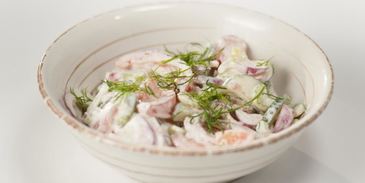 куриные котлеты с овощным салатом