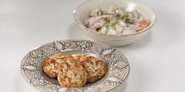 куриные котлеты с овощным салатом